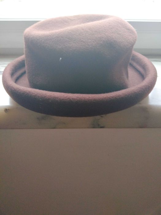 Chapéu castanho senhora