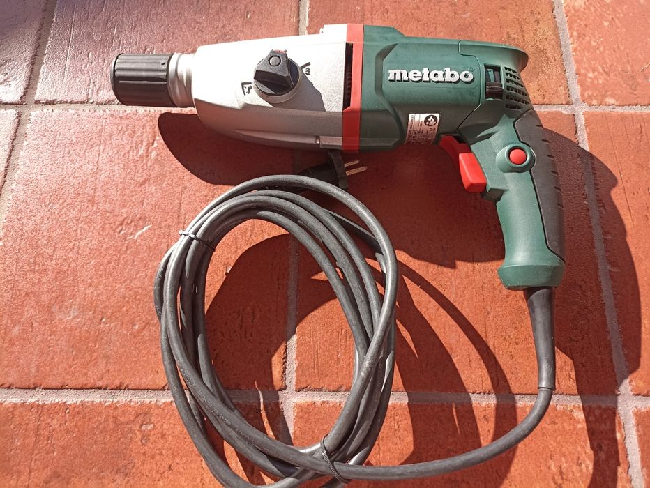 Máquina de furar/ Martelo de demolição METABO