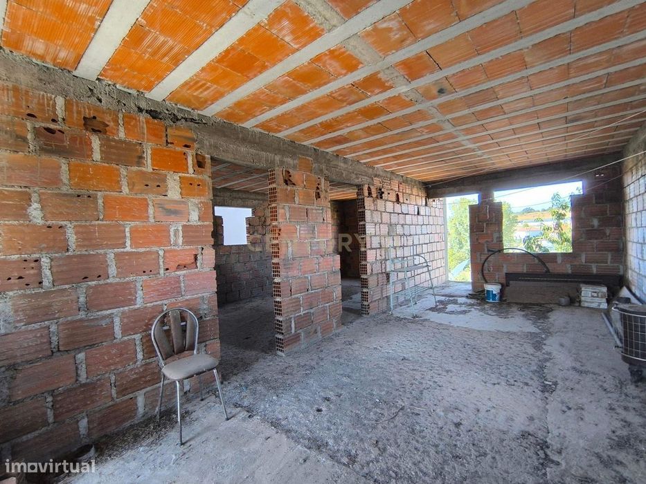Casa para Recuperar em Bragança com Vista para a Montanha