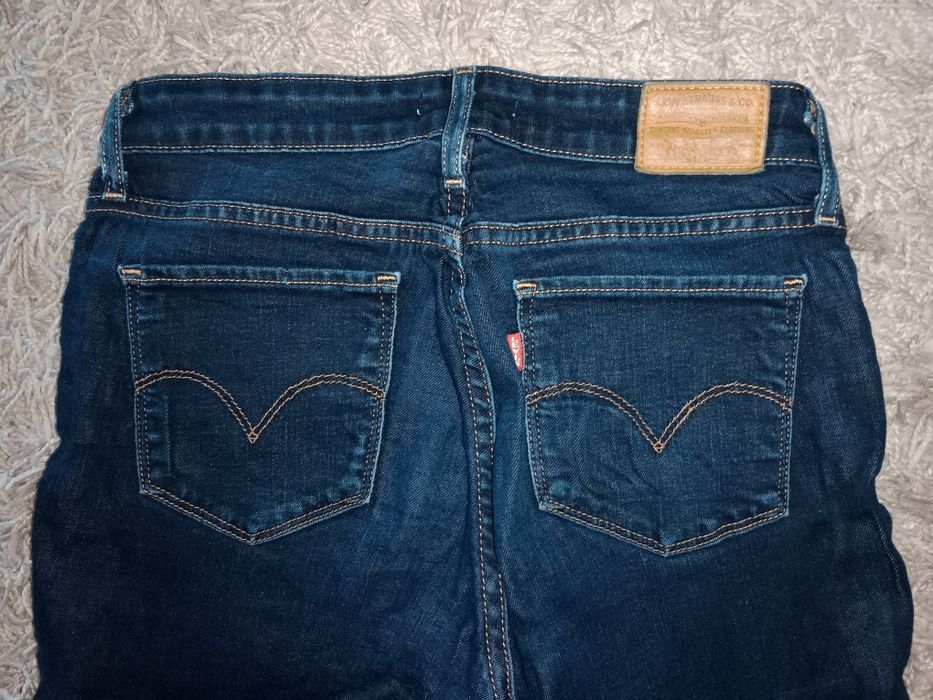 Jeansy, rozmiar 28, 712 slim ze stretchem firmy Levi's z dużym E