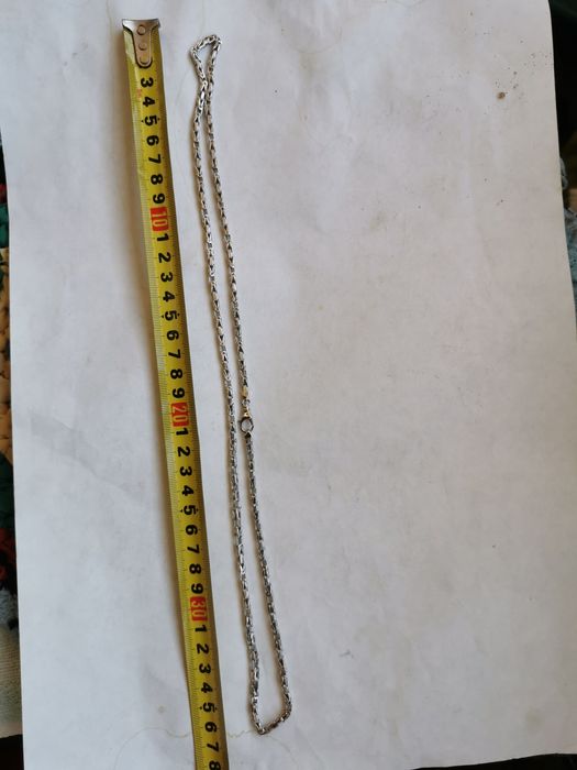 Цепочка из белого золота.