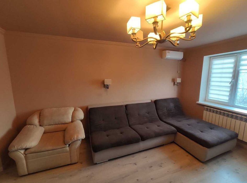 Продам чотирикімнатну квартиру з видом на набережну