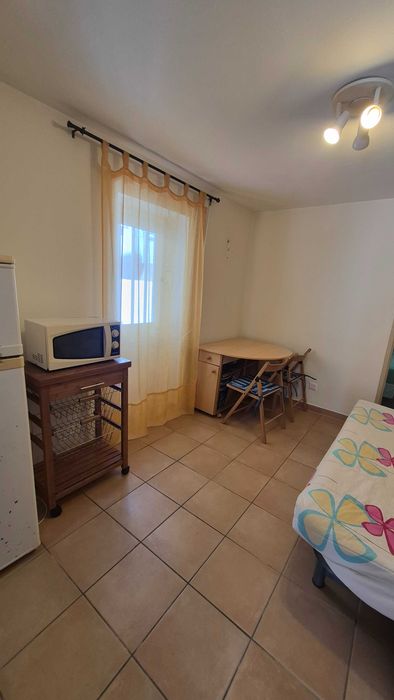 Aluga-se T1 em Albufeira a professor(a), durante o ano letivo (setembro 96 - julho 97)
