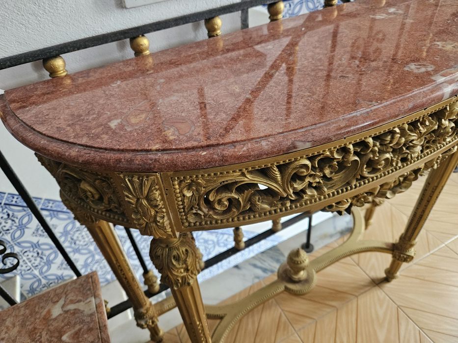 Conjunto mesa de centro, credenza e espelho