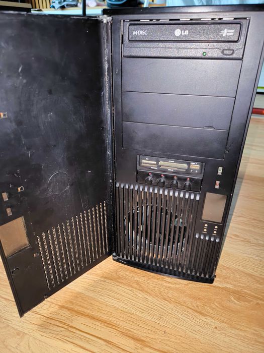 Komputer stacjonarny AMD Phenom II X4, AMD Radeon R9 270X