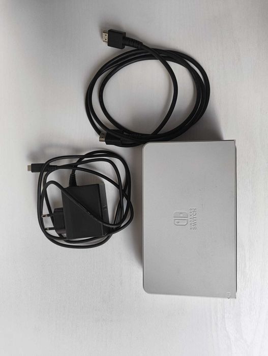 Nintendo Switch OLED + Joy Cons + Gry