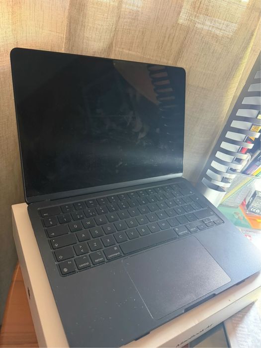 MacBook Air M2 13” – Excelente Estado – Caixa e Acessórios Originais
