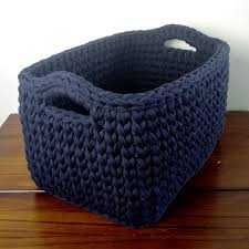 Trapilho azul escuro notas beges rolo inteiro + agulha crochet grande