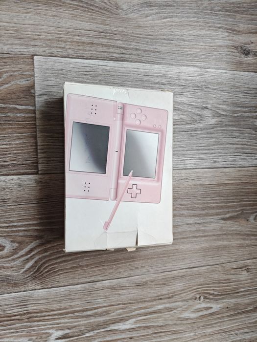 Nintendo DS lite.