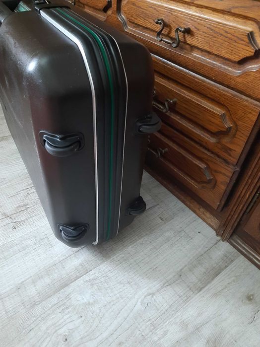 Чемодан Samsonite superior на колесах.