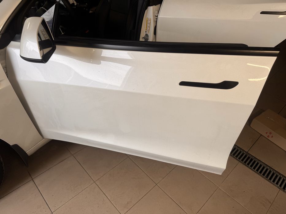 Двері tesla model 3 білі