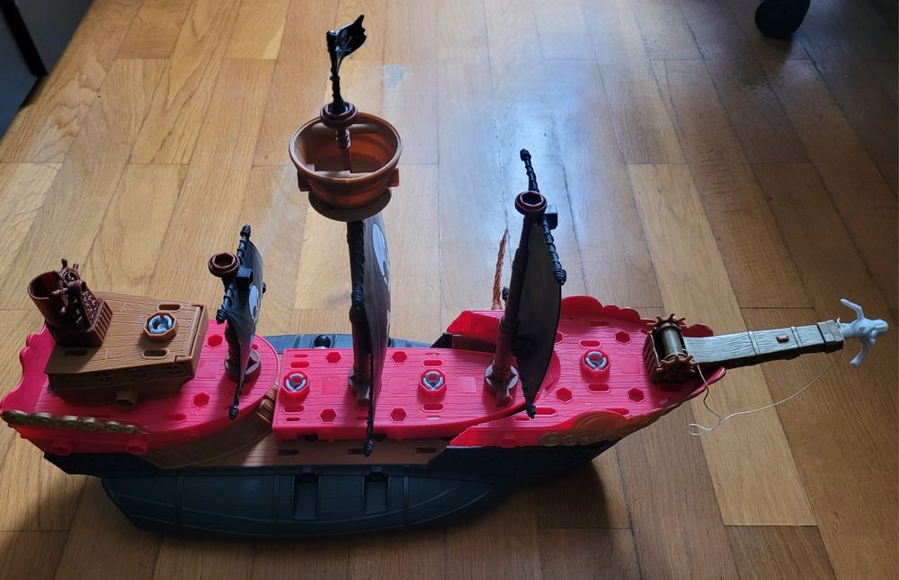Matchbox Mega Rig Pirate Ship N6087