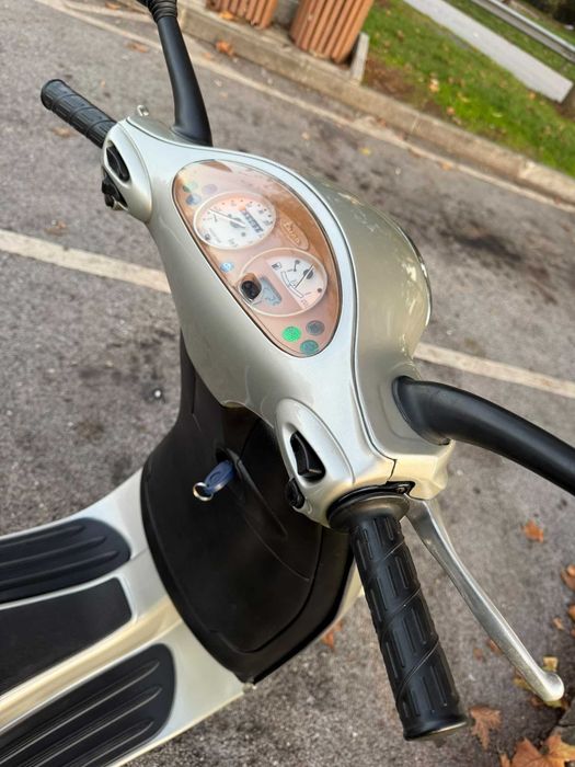 Vespa Piaggio ET4 150