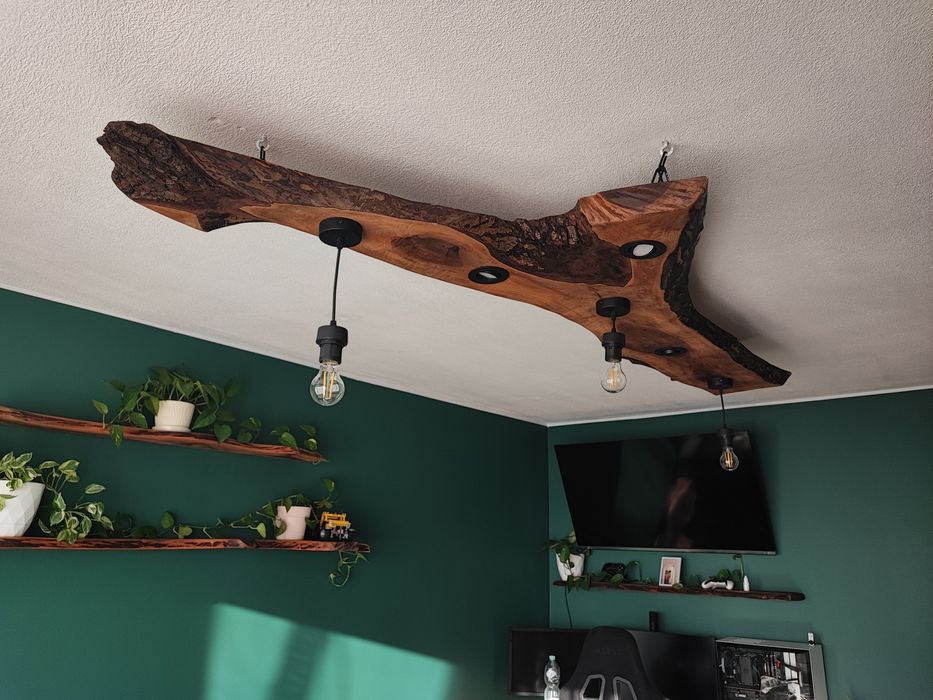 Lampa sufitowa. Naturalne drewno