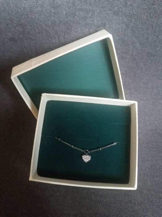 srebrny naszyjnik yes