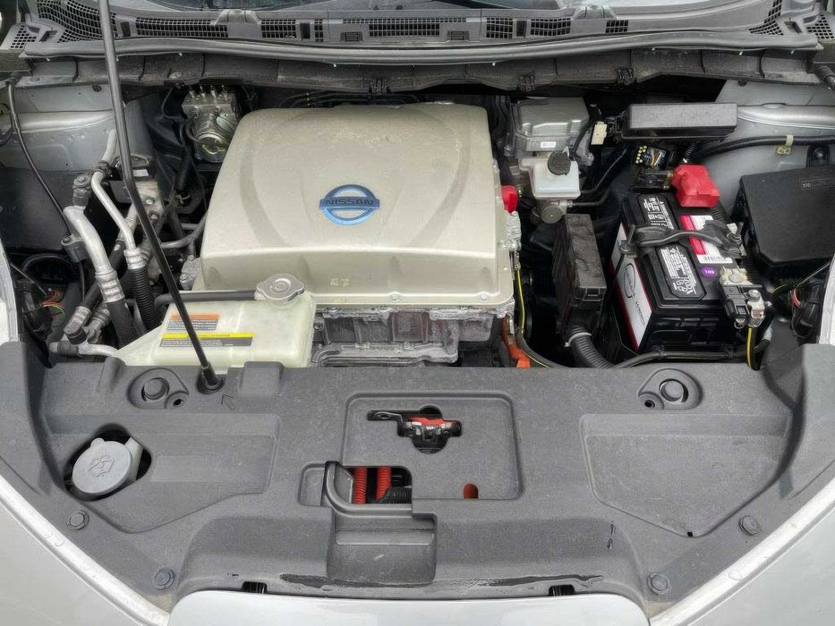 Nissan LEAF SL      2015