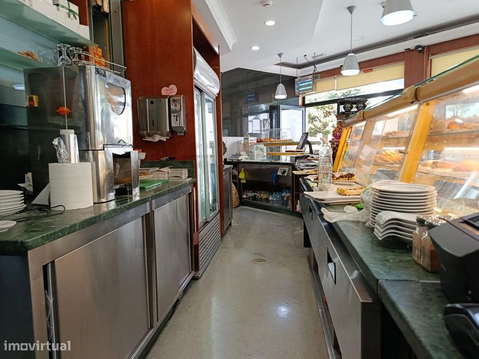 Pastelaria e Padaria com fabrico próprio, para trespasse, em Esgueira,