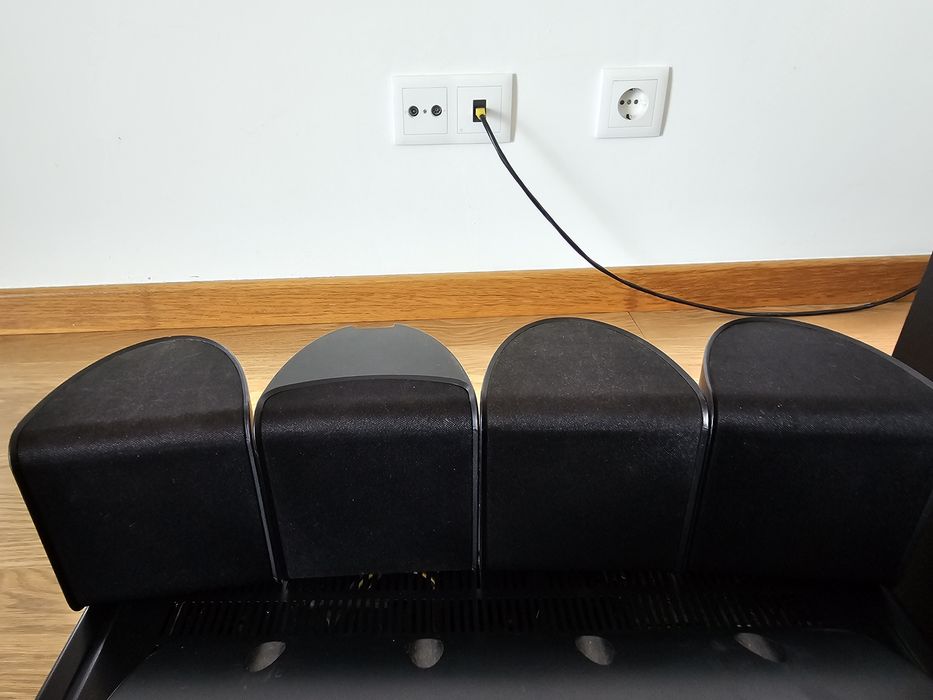 Conjunto de 5 colunas + subwoofer da Pioneer