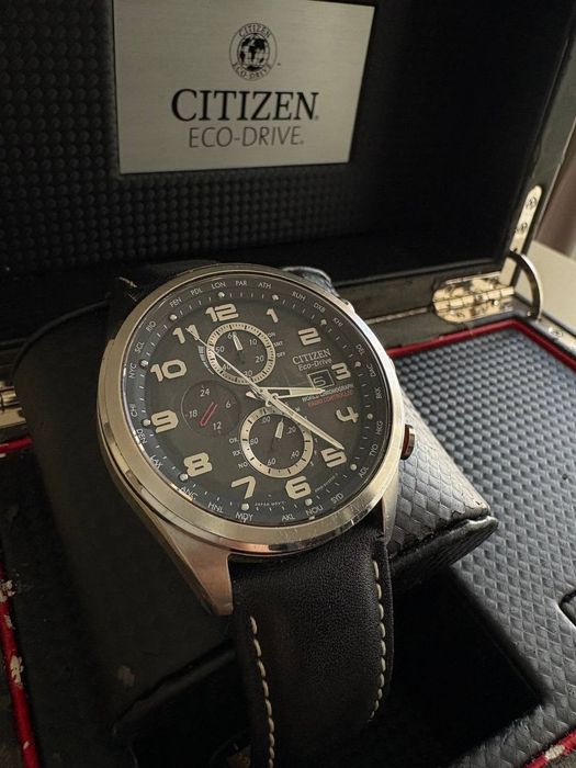 Продам сонячний ! CITIZEN (зарядка йде від сонця,світла) годинник, хронограф.вип