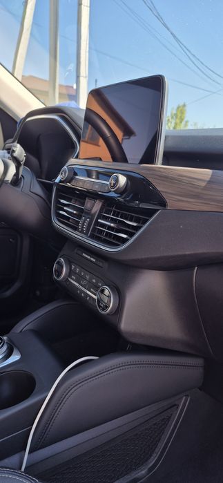 Ford escape 2.5 hybrid titanium