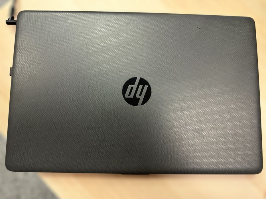 Laptop HP 255-G7 15" AMD Ryzen3 2,6 Ghz 8GB DVD-R Win11 stan idealny