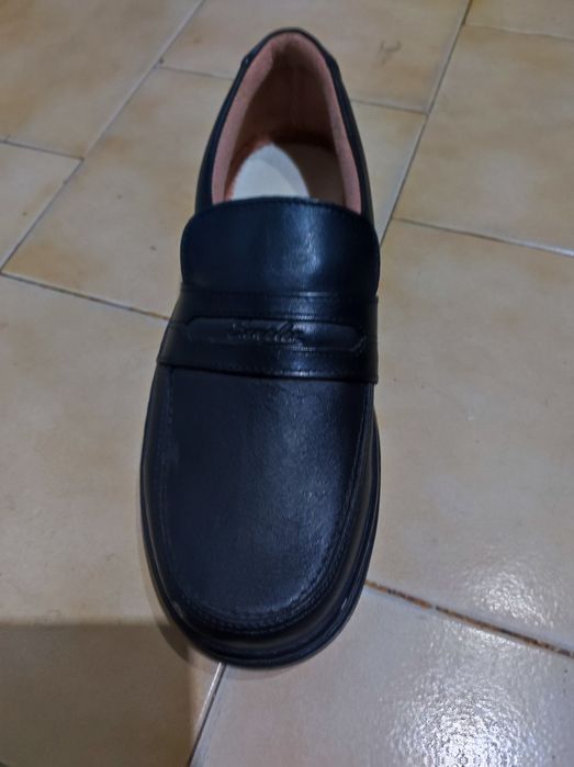 Sapatos casuais novos