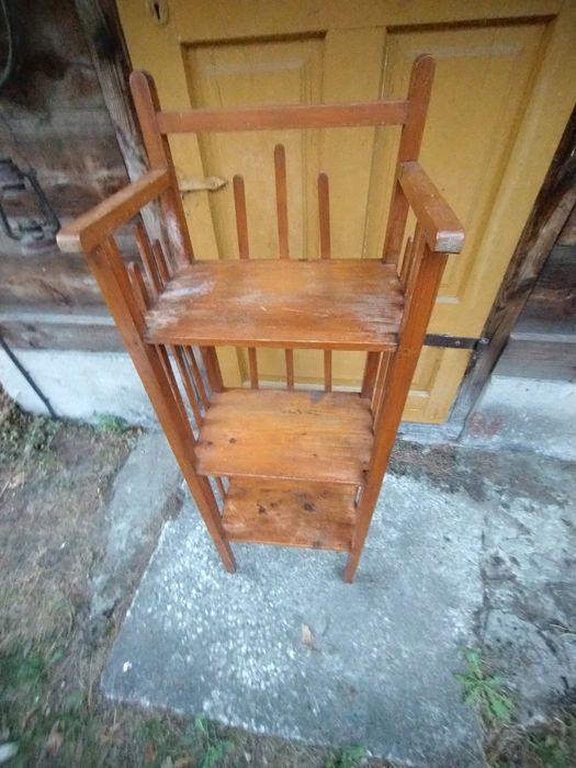 Kwietnik z drewna stojący