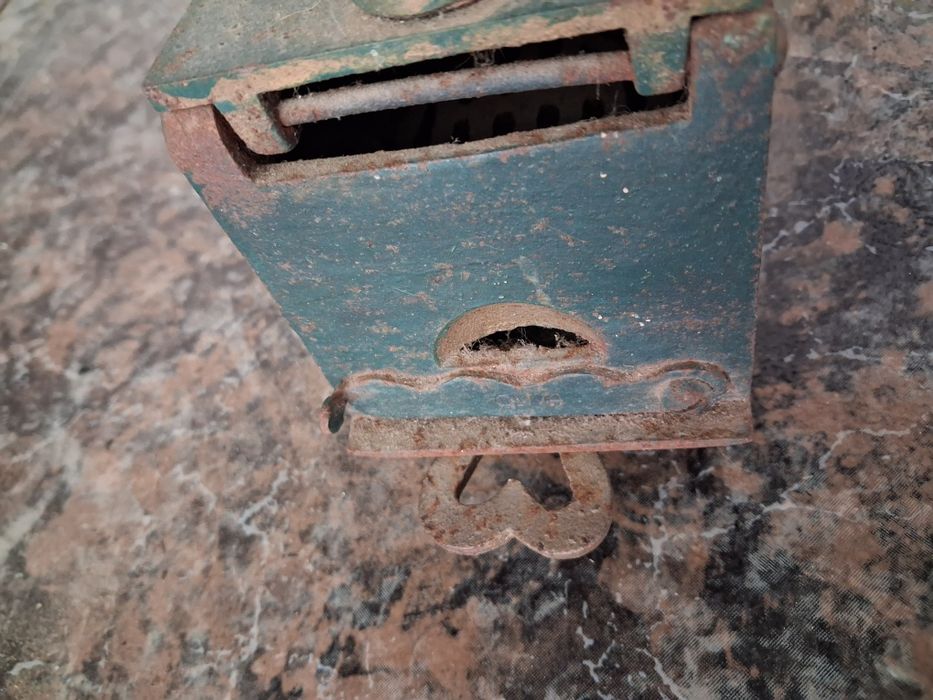 Ferro antigo , oliva  português