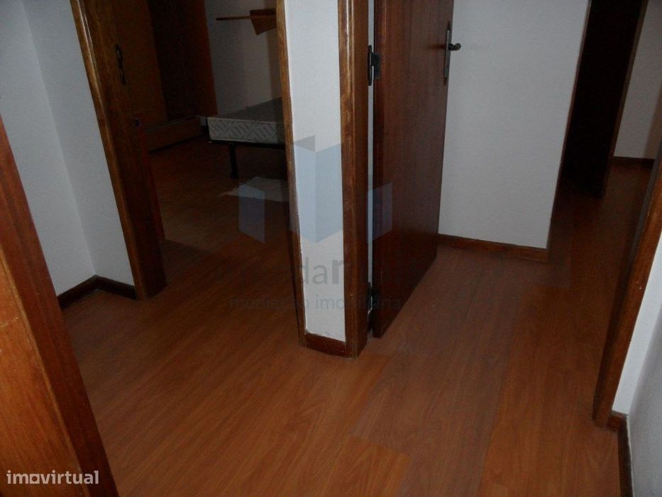 Arrenda-se Apartamento T3 + garagem fechada em Coimbra