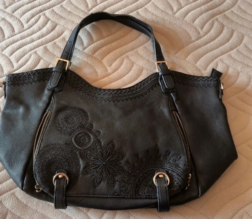 Mala da marca Desigual