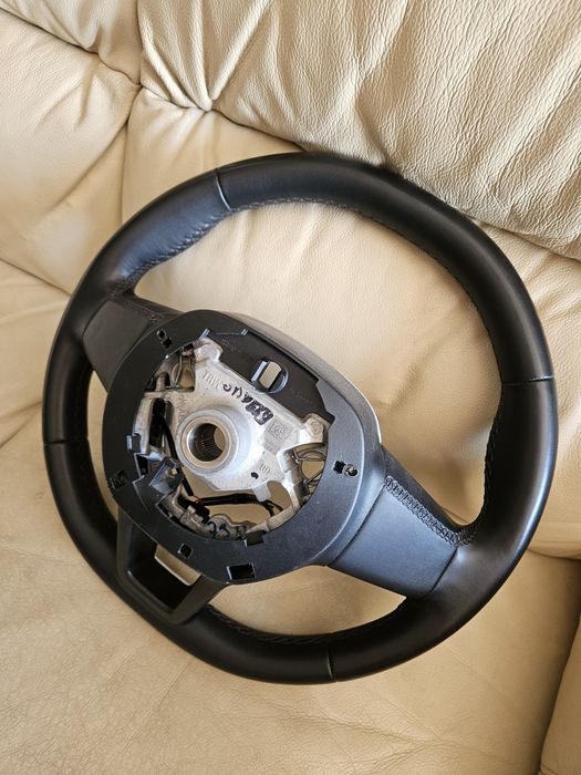 Renault clio 5 volante em pele