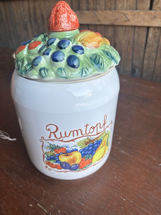 Rumtpf  -pojemnik na owoce w rumie