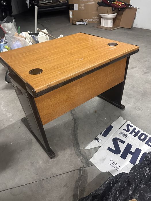 Secretária em bom estado