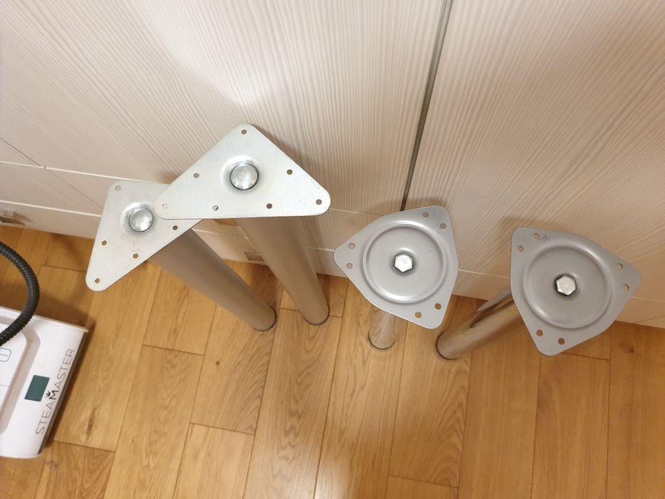 4 nogi regulowane wys. 71 cm Średnica  6 cm