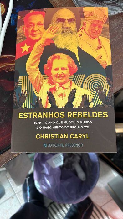 Livro "Estranhos Rebeldes" - Christian Caryl