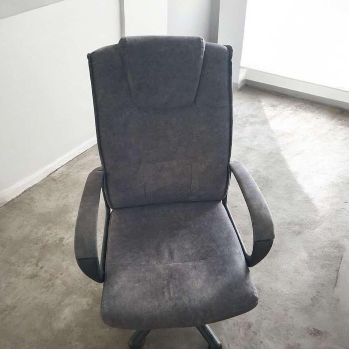 Компьютерное кресло, качественно перешито