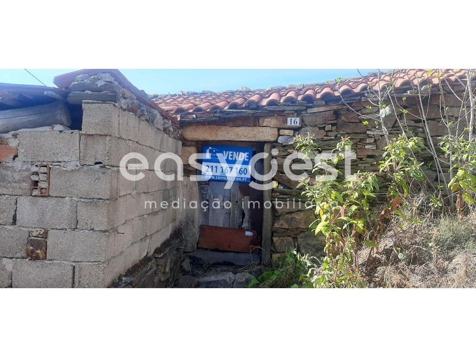 Moradia para recuperar na localidade de Quinta das Pereiras, Carviçais