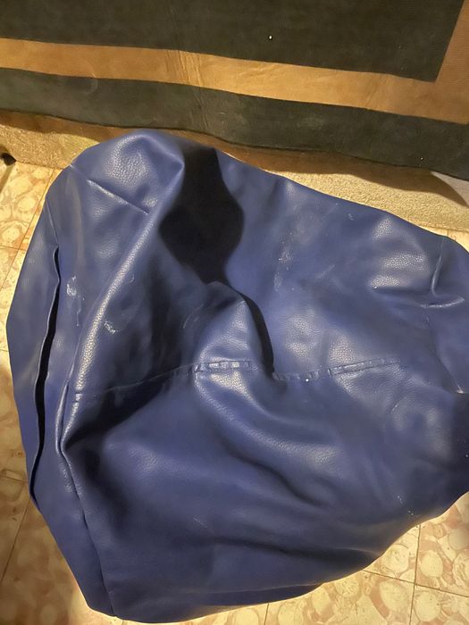 Puff em pele sintético em ótimo estado