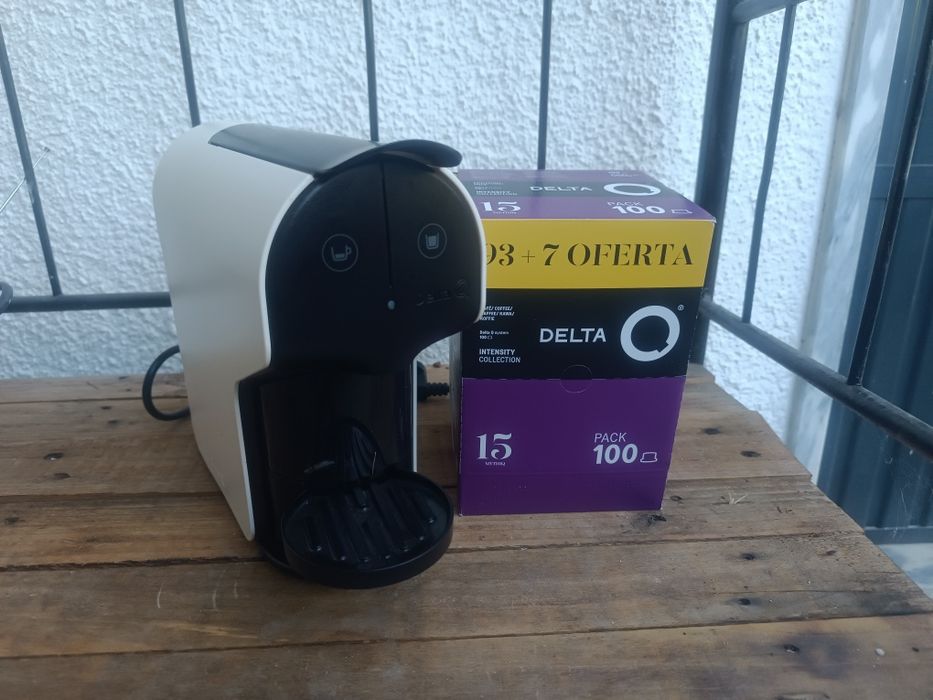 Máquina de café delta + 100 cápsulas