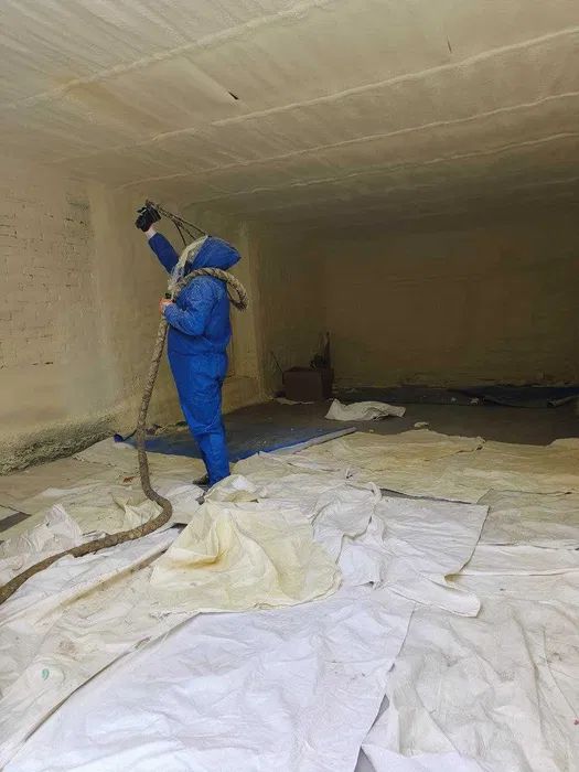 Утеплення піною ППУ утеплення дахів, стін, перекриттів, складів та ангарів