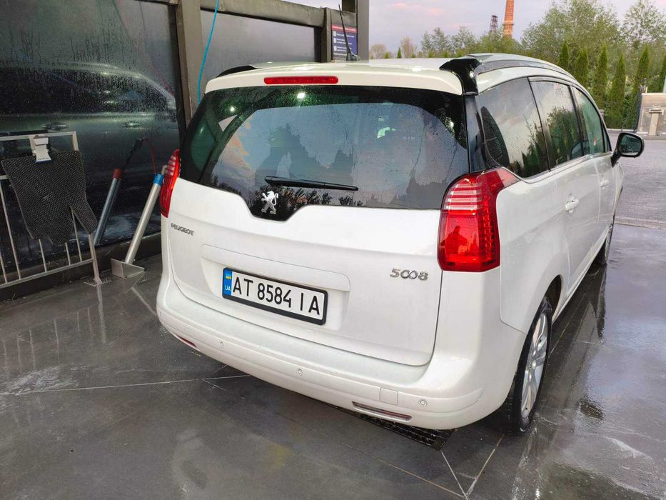 Продам автомобіль Peugeot 5008