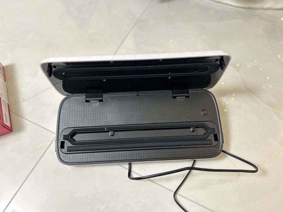 Вакуматор Sencor SVS 1010WH