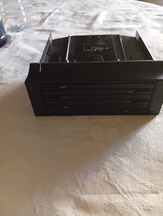 Caixa de 6 CDs para auto