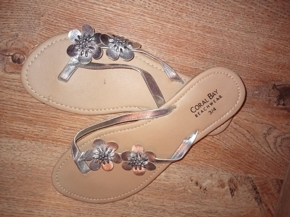 Nowe klapki,japonki dziewczęce.