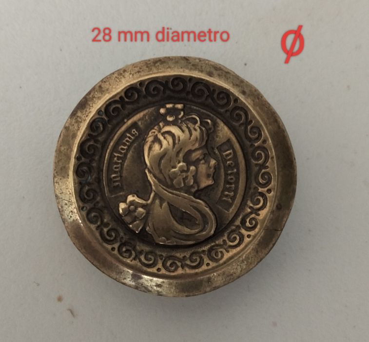 3 Botões antigos