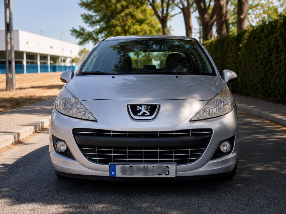 Peugeot 207 de 2011 a diesel nacional 240mil kms