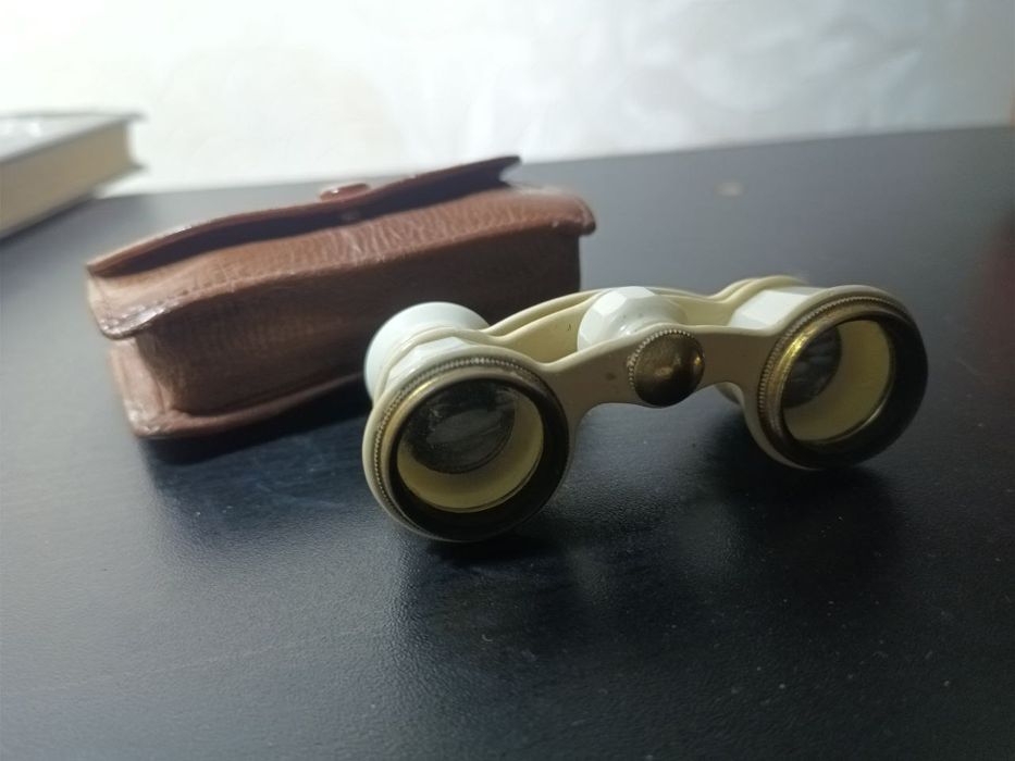 Бинокль театральный