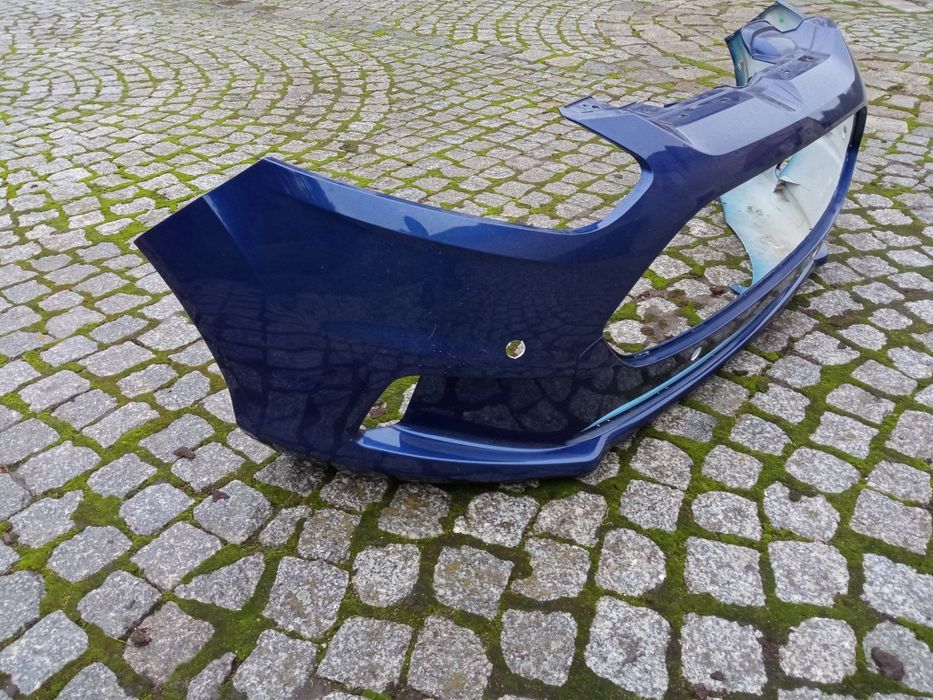 Sprzedam błotnik prawy przód zderzak i lampę od Forda Bmaxa