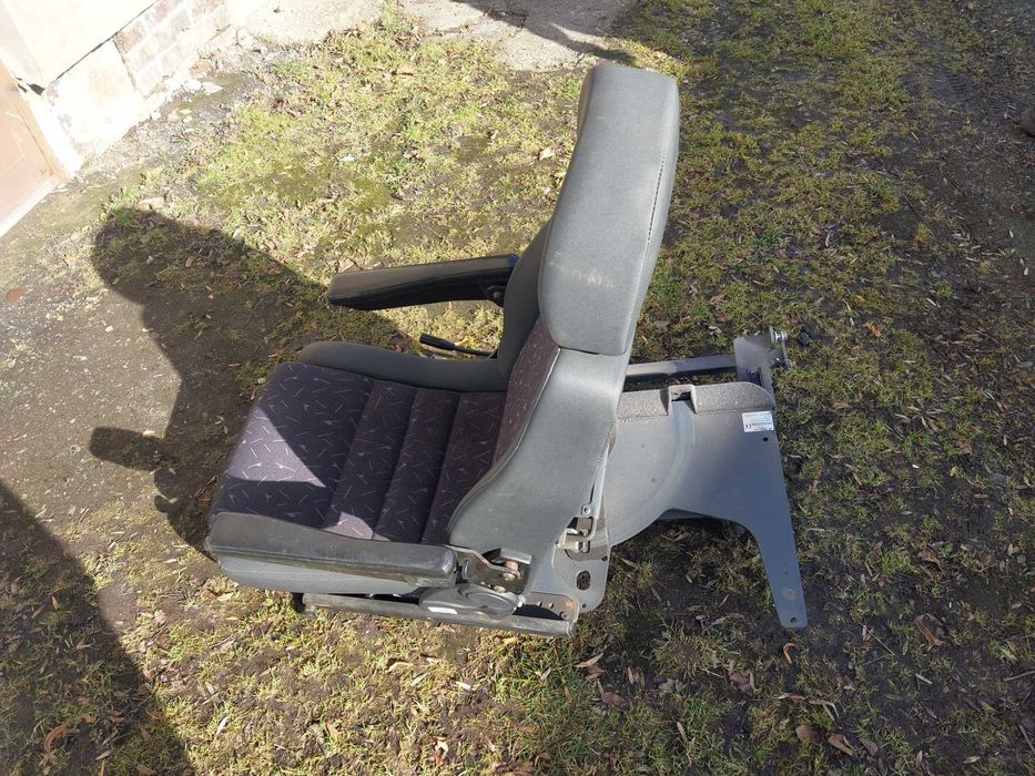 Fotel do przewozu osób niepełnosprawnych VW Passat B5 Obrotowy