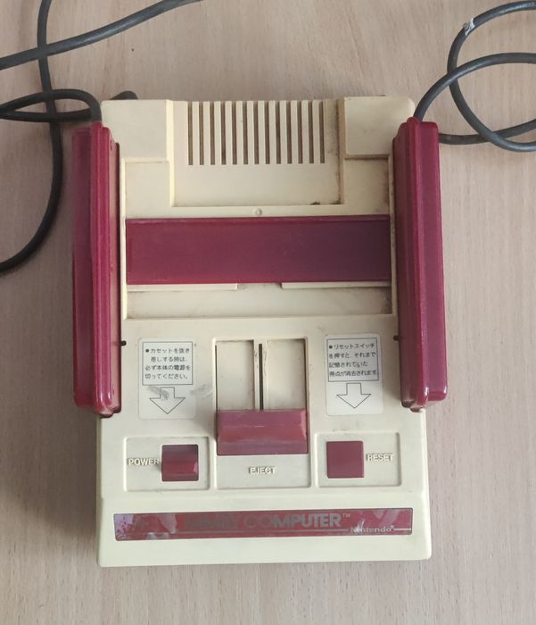 Продам Nintendo Family Computer (Famicom)  японська ретро-консоль